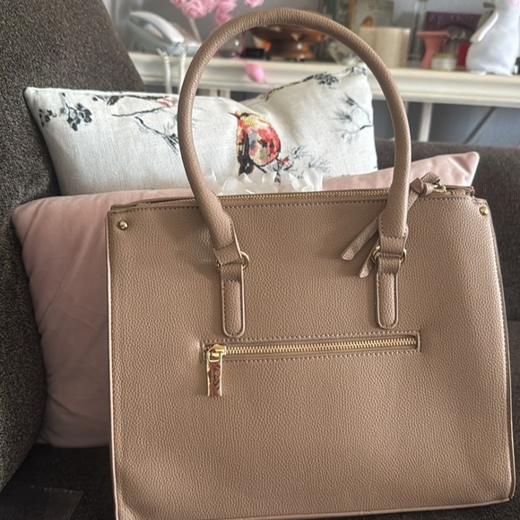 DISCOUNTED  Tan Handbag 2 in 1 Set. Has slight stain on side so DISCOUNTED - Picture 2 of 3